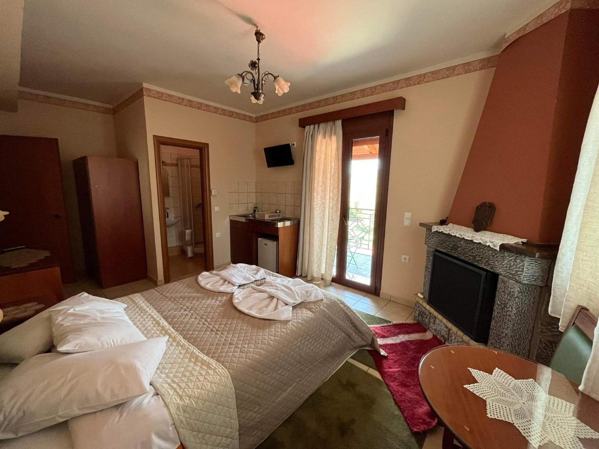 To Spiti Tis Irinis Hotel Vytina Exterior photo