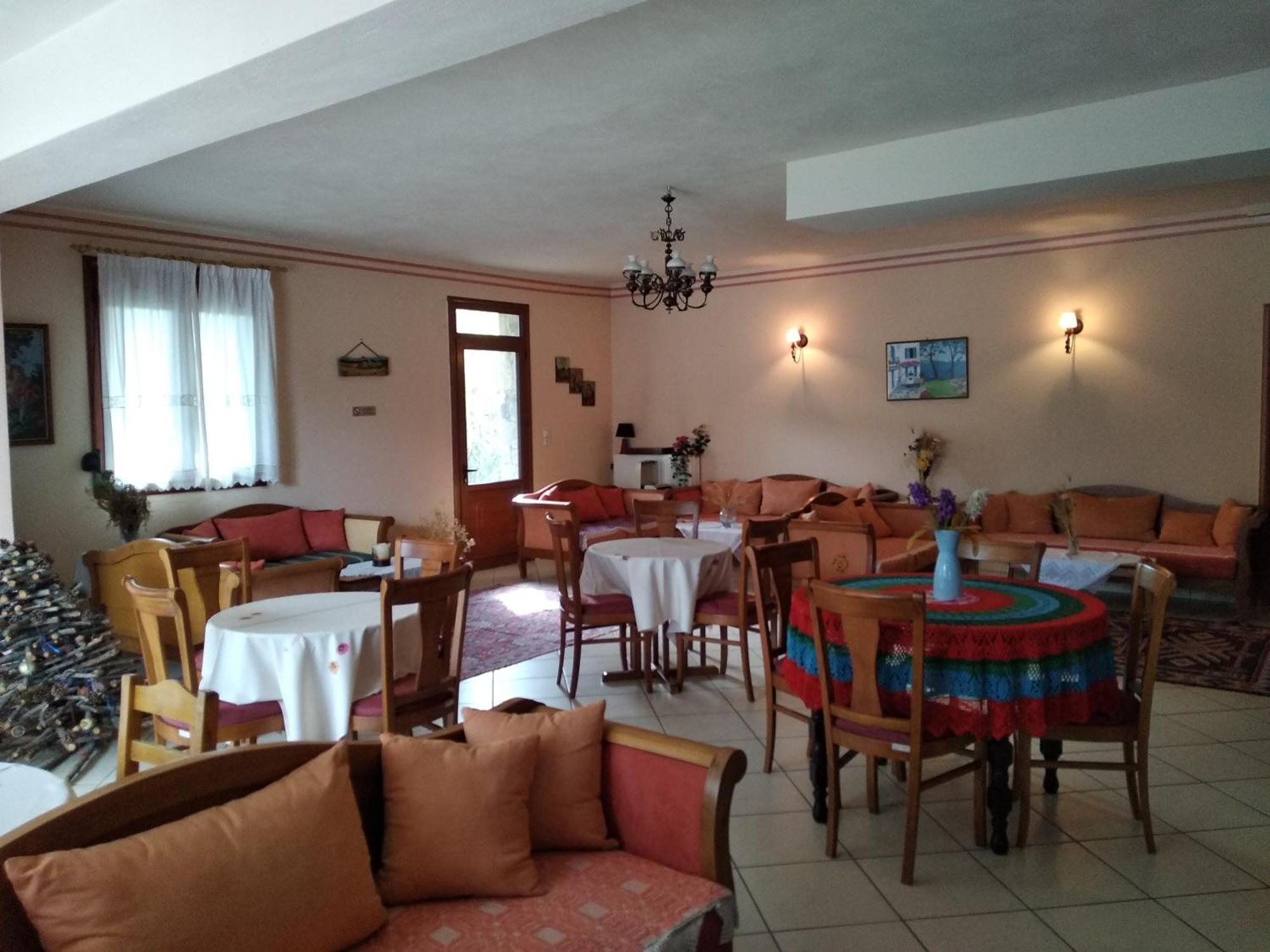 To Spiti Tis Irinis Hotel Vytina Exterior photo