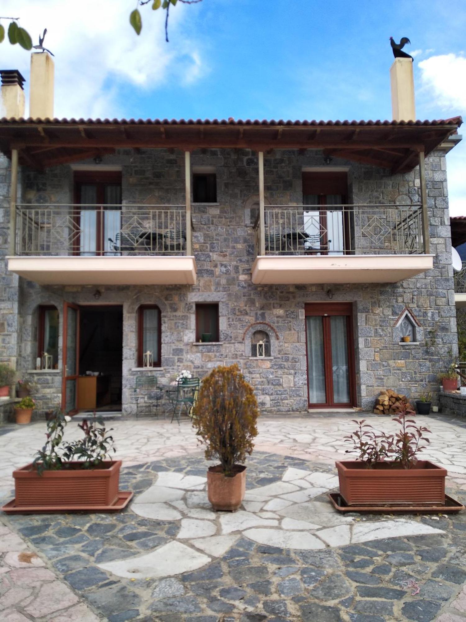 To Spiti Tis Irinis Hotel Vytina Exterior photo